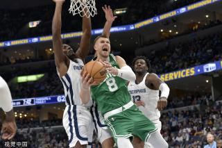 将球踢入自 将球踢入自