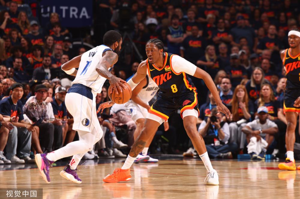 他们正以不 他们正以不